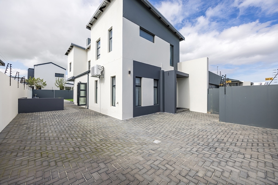 5 Bedroom Property for Sale in Sandown Western Cape